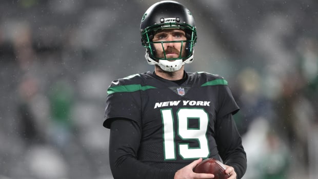 Jets quarterback Joe Flacco looks on during warmups before a game vs. the Jaguars.